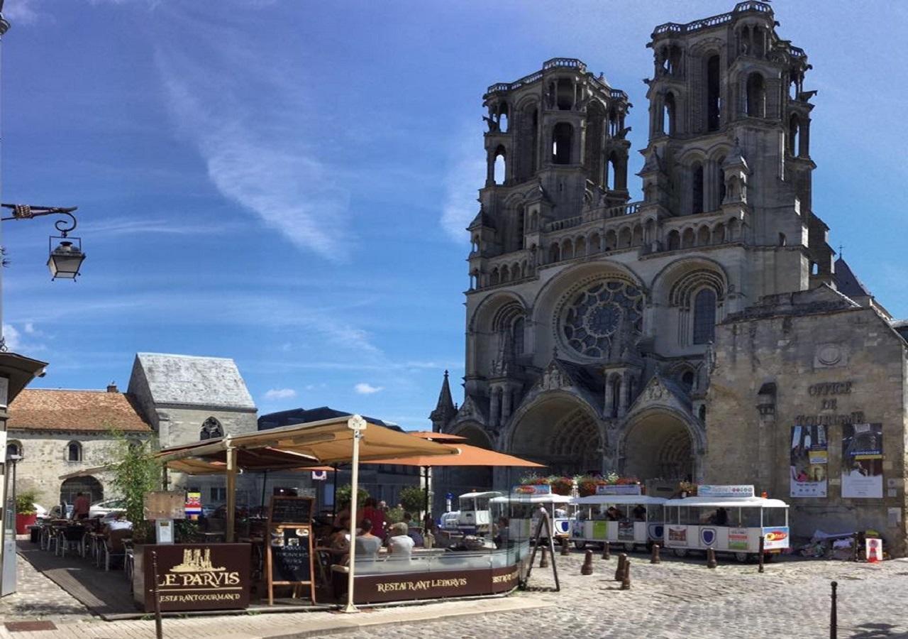 Logis Du Parvis ***Face Cathedrale/In Front Of The Cathedral*** Bed & Breakfast Laon Exterior photo